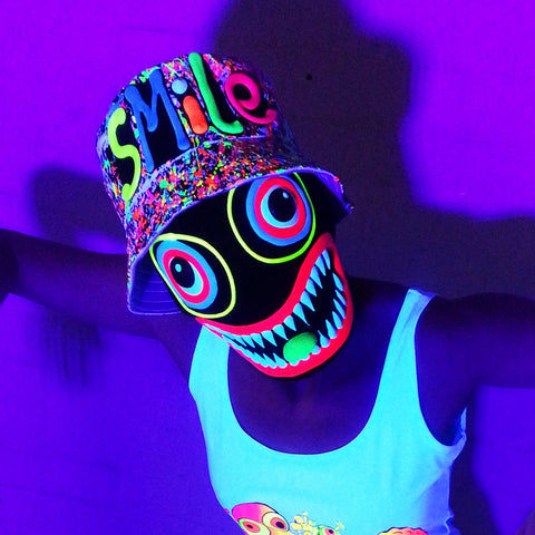 COUCHUK - UV REACTIVE - SMILE RAVE HAT WHITE MULTI - Clubwear - PLUR - Rave clothing